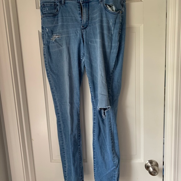 Old Navy Mid-Rise ripped jeans - Picture 2 of 5